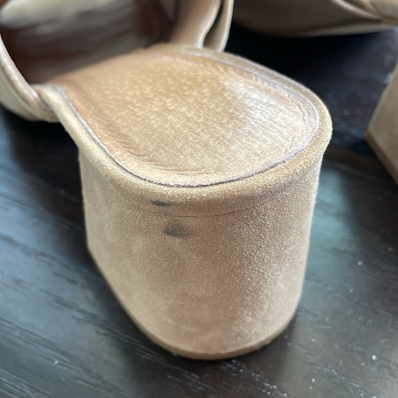 Tan color sandals - Picture 7 of 8